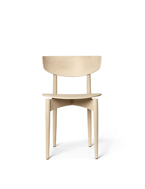 Silla de madera estilo minimalismo c&aacute;lido con reposa espaldas curvo.